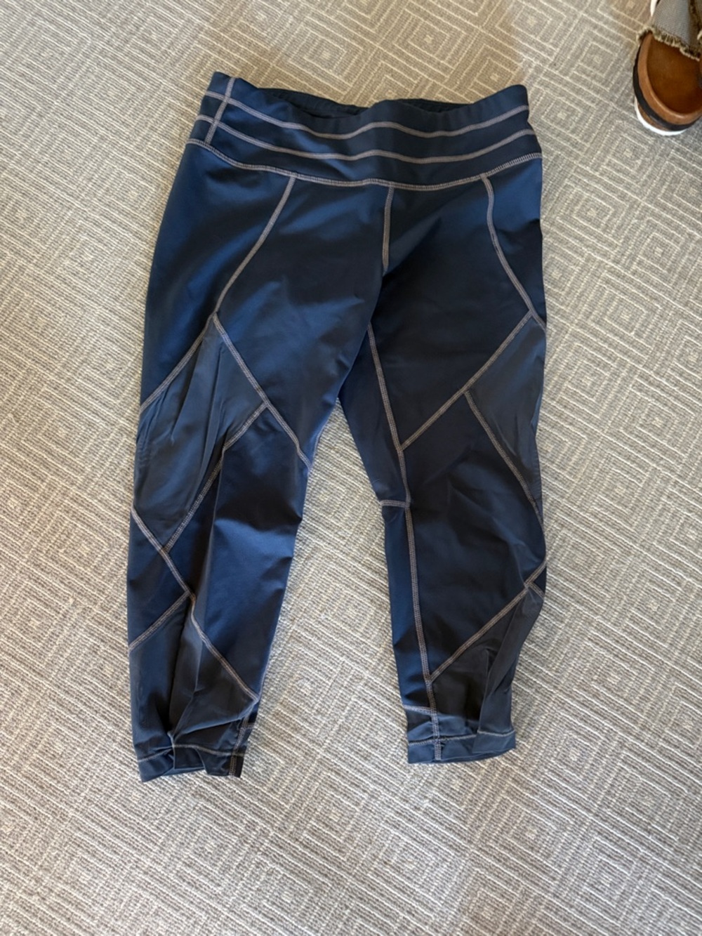 Athleta Navy Cropped Workout Leggings with Light Gray Stitching